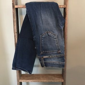 Kancan distressed high rise skinny!